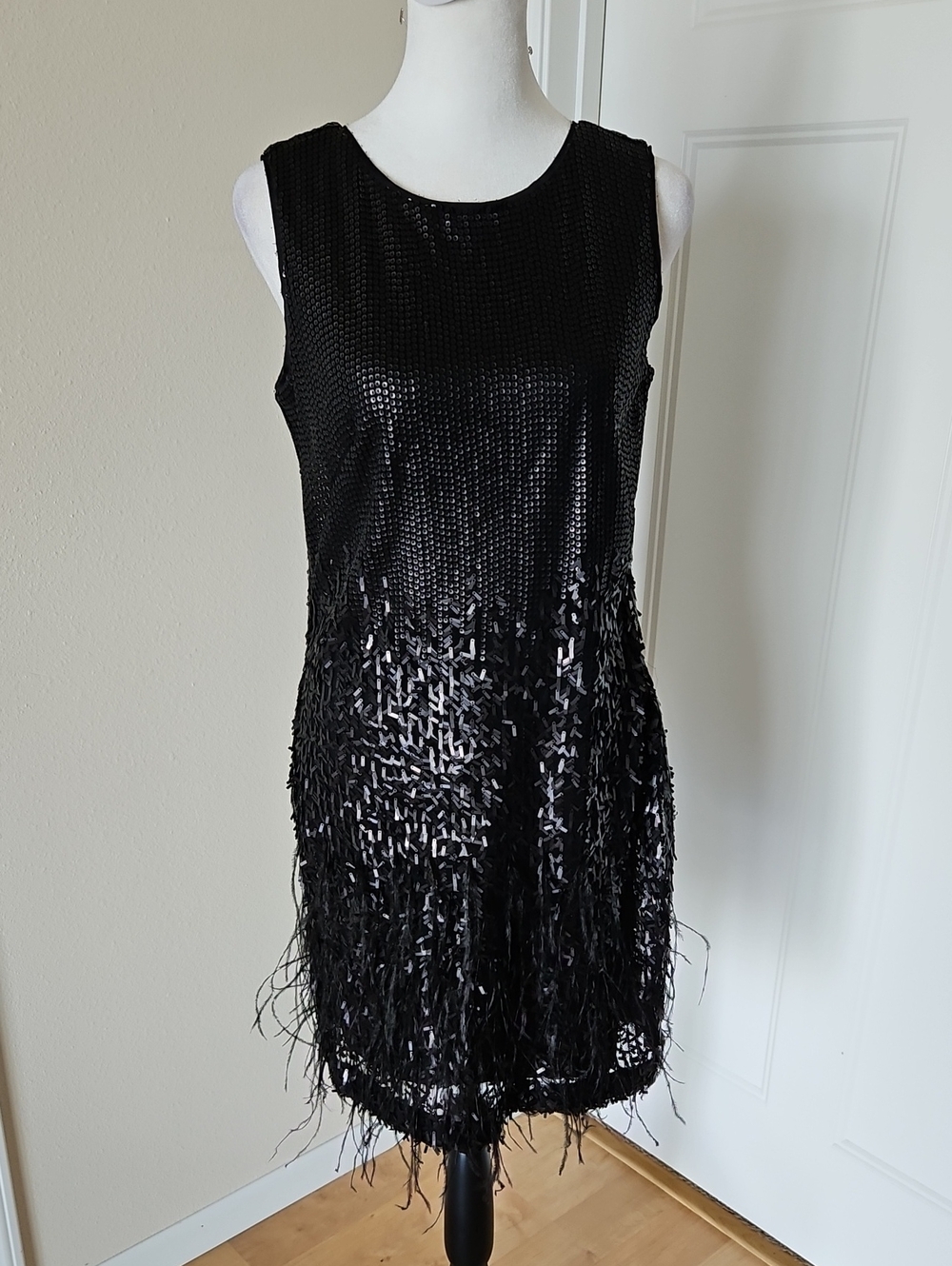 Size 2/4 black sequin and feather detail sleevelesparty dress by Jessica Simpson